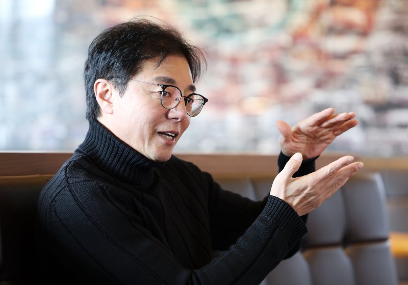 무거운 짐 떠안은 황선홍 감독, 올림픽 일정 차질‧이강인 문제 어떻게 해결할까? - 헉스